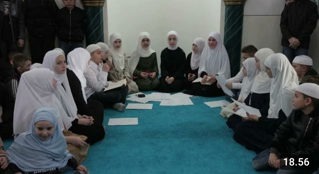 Mekteblije u ibarčanskoj džamiji dočekali Ramazan uz prigodnu svečanost