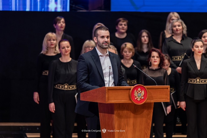 Premijer uručio nagrade dobitnicima nagrada na državnom takmičenju znanja – vi ste najsvjetlija budućnost ove zemlje