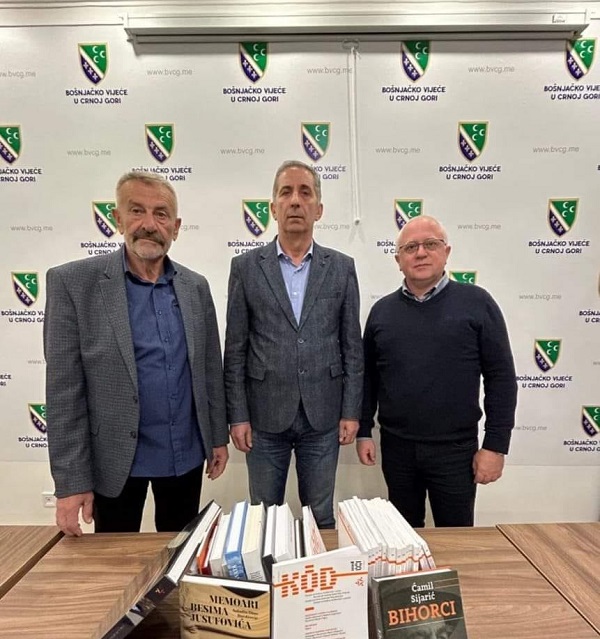 Poklon knjige CEKUM-a za kancelariju Bošnjačkog vijeća
