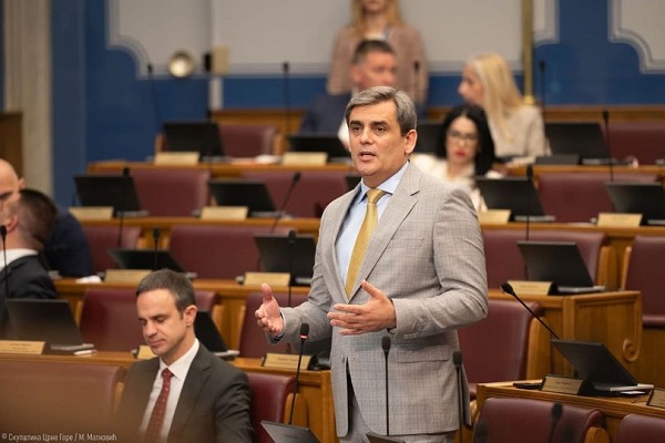 Ibrahimović: Pozivam Vladu Crne Gore da bez kalkulacija i dvoumljenja, jasno, nedvosmisleno i snažno stane uz Rezoluciju UN o genocidu u Srebrenici
