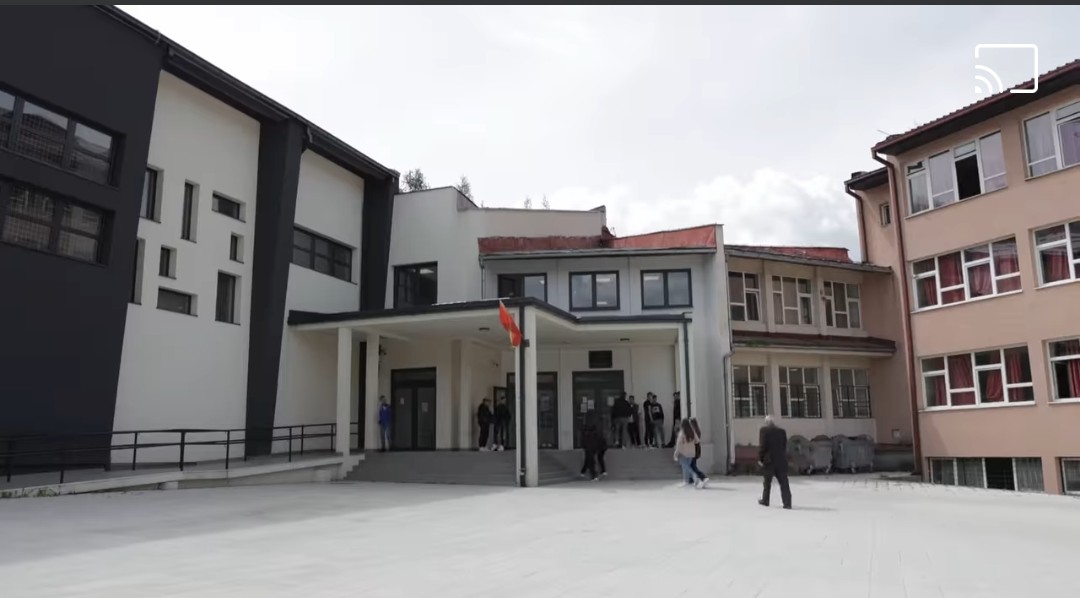 Maturanti Srednje stručne škole u Rožajama za primjer