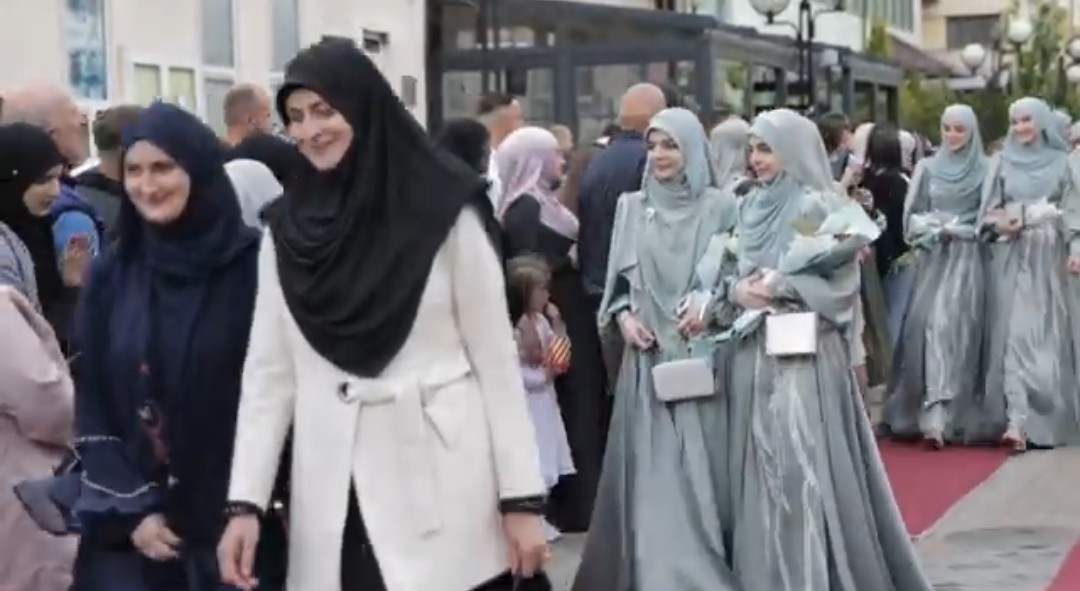 Defile i svečana akademija maturantica Medrese “Gazi Isa-beg” Novi Pazar, odjeljenje u Rožajama