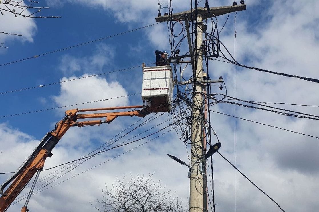 Struje nema širom Crne Gore: Izbio požar na dalekovodu