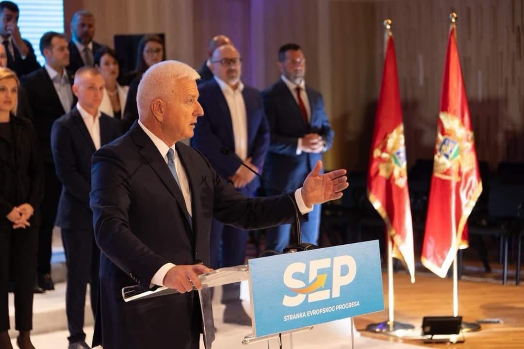 IZRAŽAVAMO PIJETET PREMA ŽRTVAMA GENOCIDA U SREBRENICI