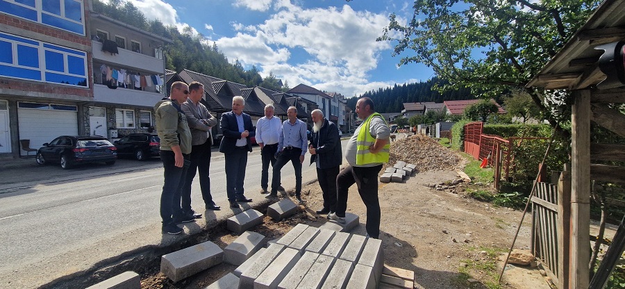 Predsjednik Rahman Husović obišao radove na izgradnji postrojenja za prečišćavanje otpadnih voda i pješačke staze u Suhom Polju