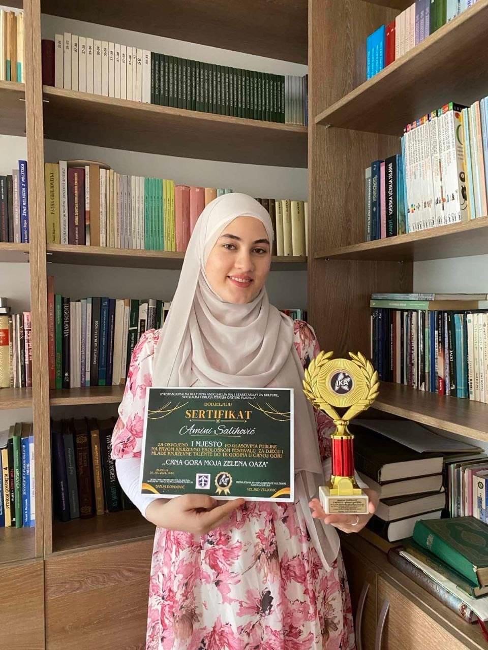 Učenica Medrese “Mehmed Fatih” Amina Salihović prvonagrađena na književnom festivalu