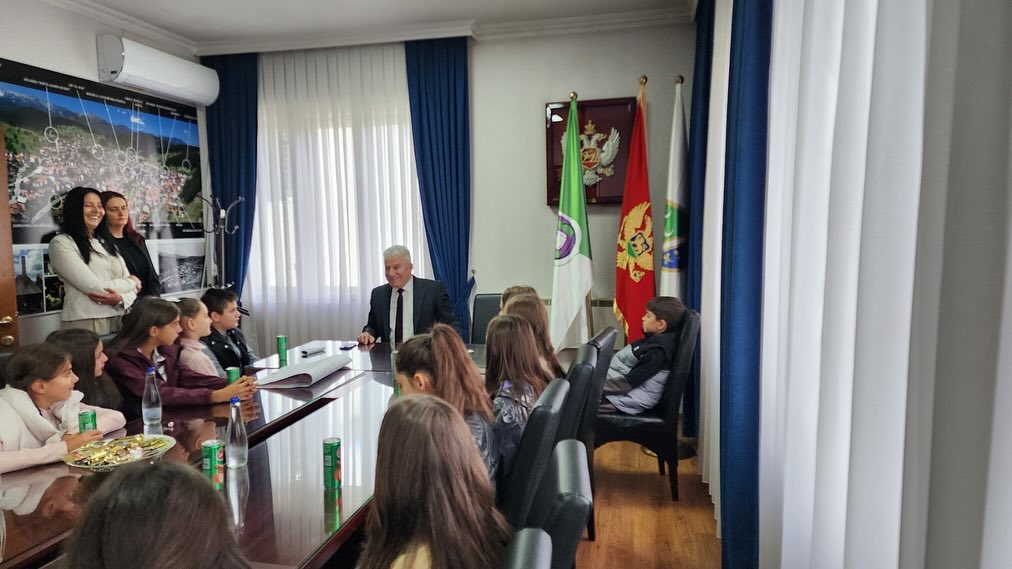 Učenici Osnovne škole “25. maj” u posjeti kod predsjednika Opštine 2 461670572 18281463658209455 5458362346069280505 n Radio televizija Rožaje