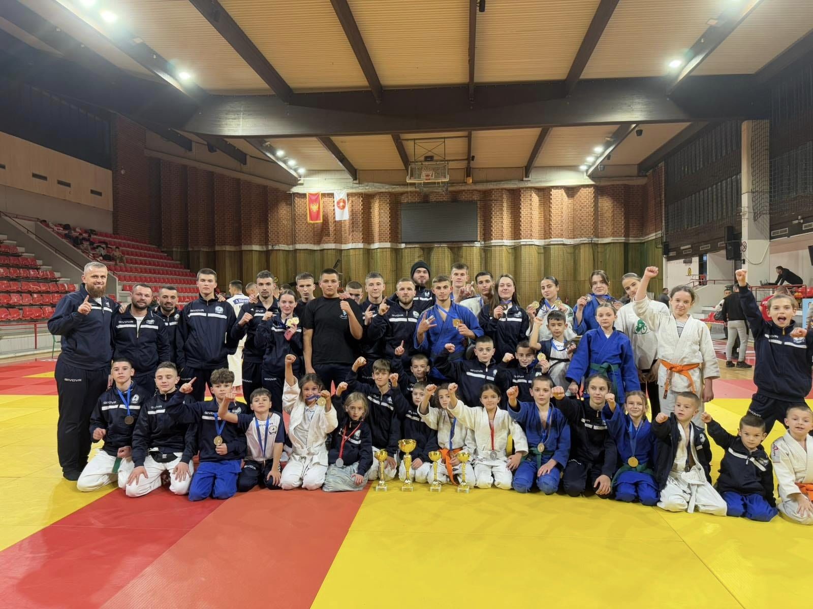 Džudo klub “Rožaje” trijumfovao  u Tivtu sa 35 medalja i 4 pehara