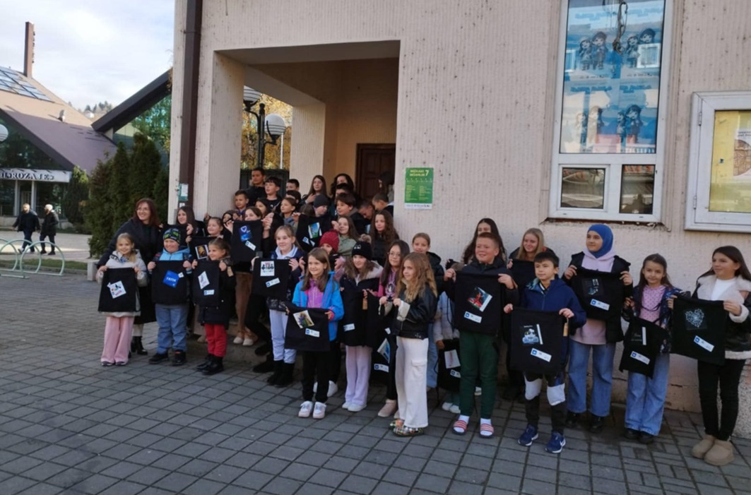 Podjela platnenih cegera polaznicima Eduko Savanta kao podrška ukidanju plastičnih kesa