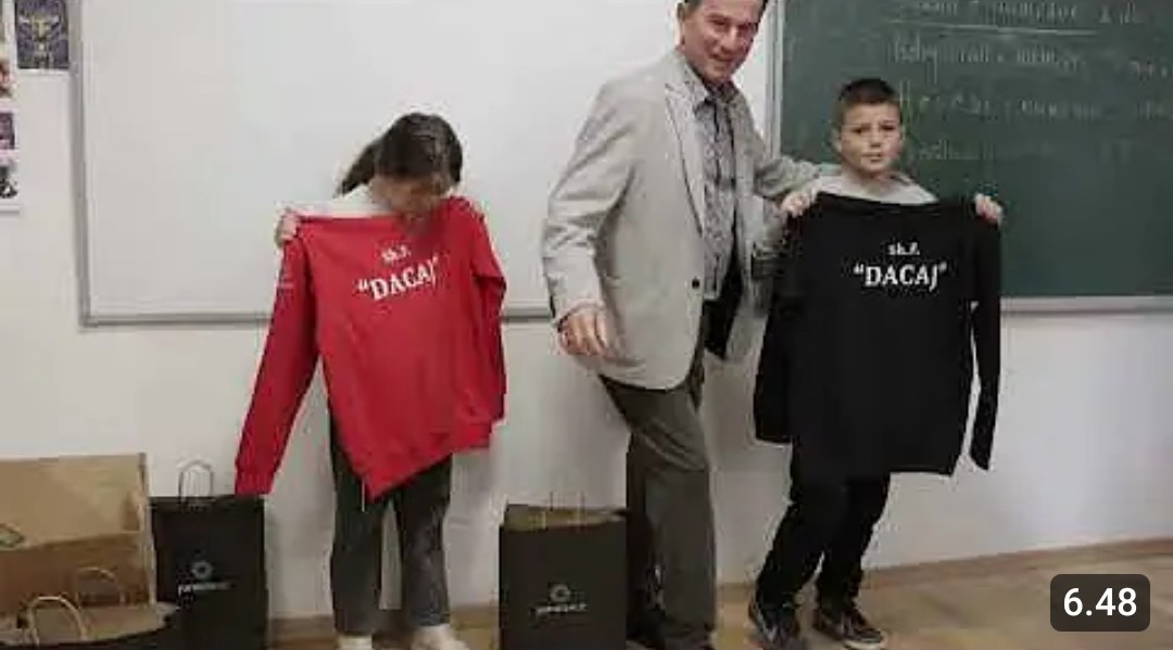 Dr Alban Hadžiajdini iz Peći, OŠ „Dacići“ uručio vrijednu donaciju