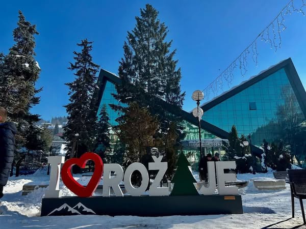 Rožaje dobilo skulpturu I❤️ ROŽ🌲JE