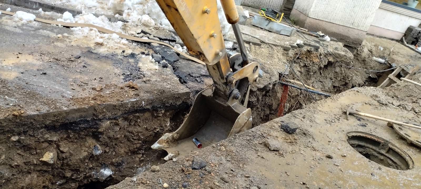 Nastavljaju se radovi na sanaciji kanalizacione mreže u centru grada