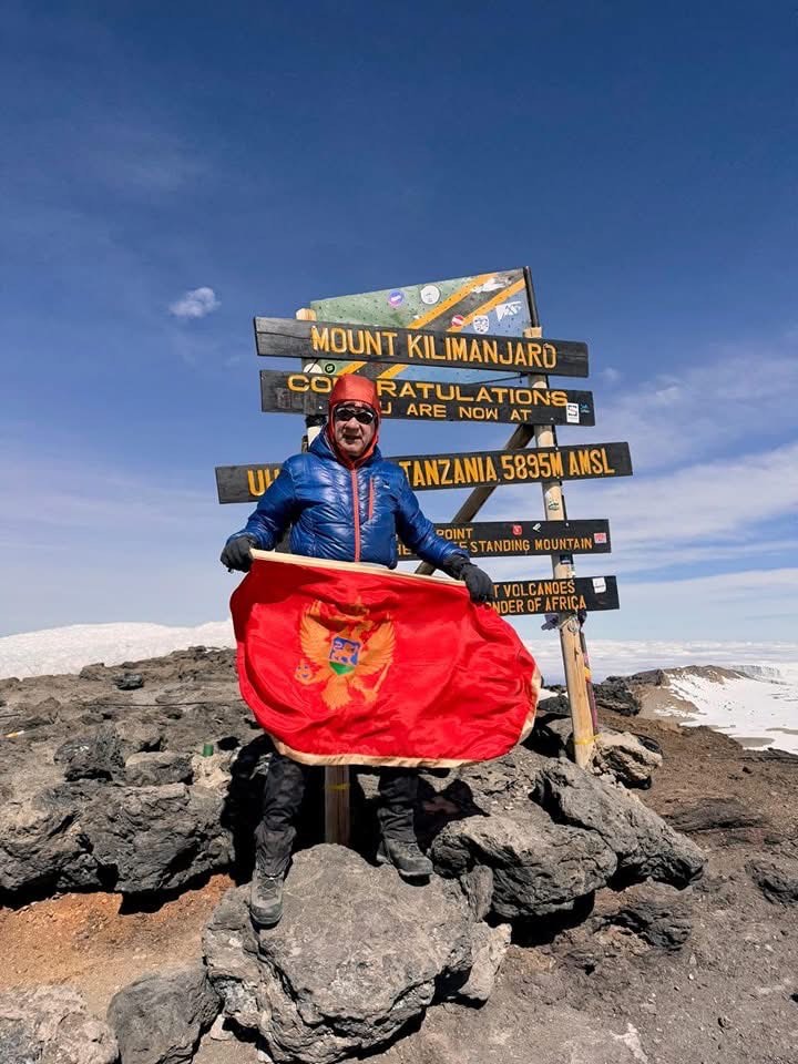 Poznati crnogorski planinar Ćazim Fetahović, popeo najviši vrh Afrike na planinini Kilimandžaro – Uhuru Peak 5895m