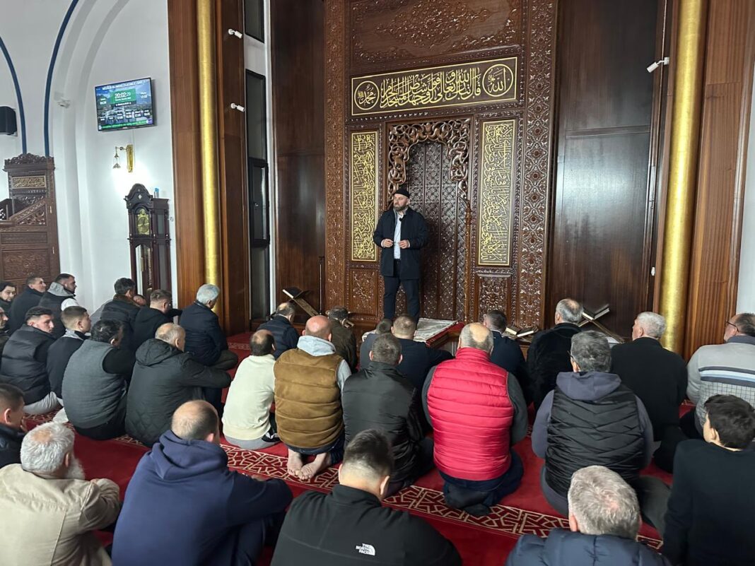 Reis Fejzić predvodio teravih-namaz u Islamskom centru Bar