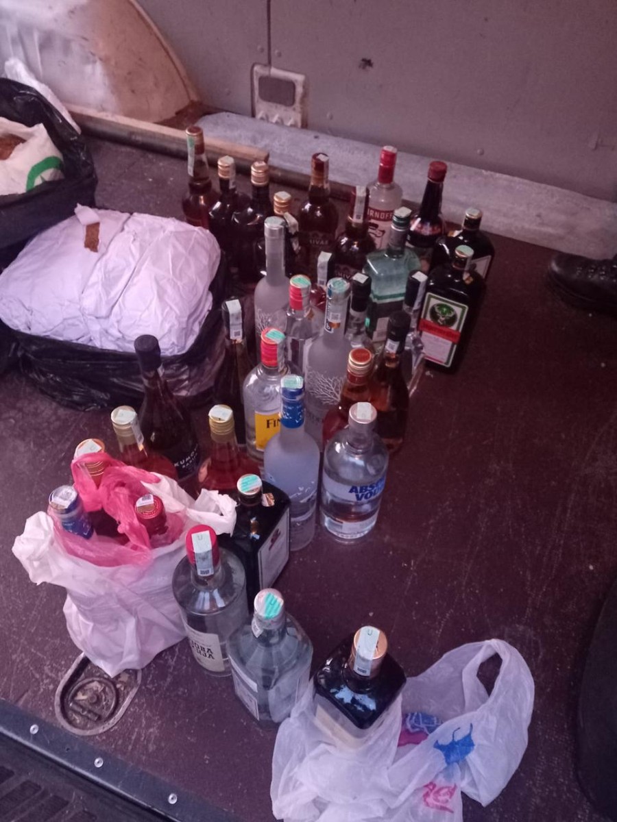 Na graničom prelazu Dračenovac zaplijenjeni duvan, alkohol, nafta i novac