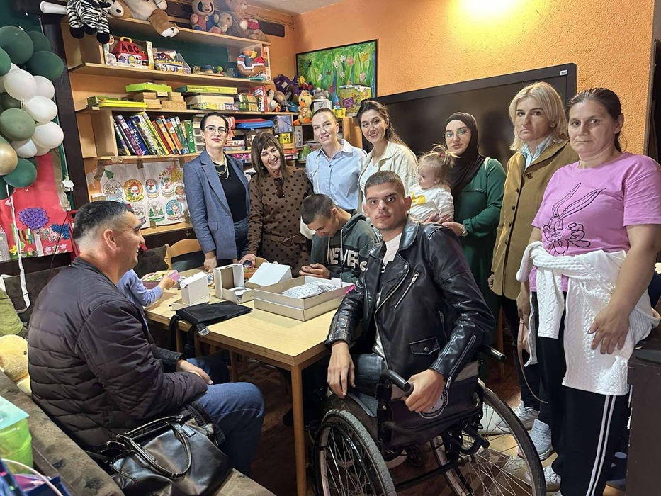 Svaka čast: Odbornice Skupštine opštine Rožaje uručile vrijedan didaktički materijal i edukativne igračke djeci sa smetnjama i teškoćama u razvoju 1 495447073 1004768651642632 3192254037649861921 n Radio televizija Rožaje