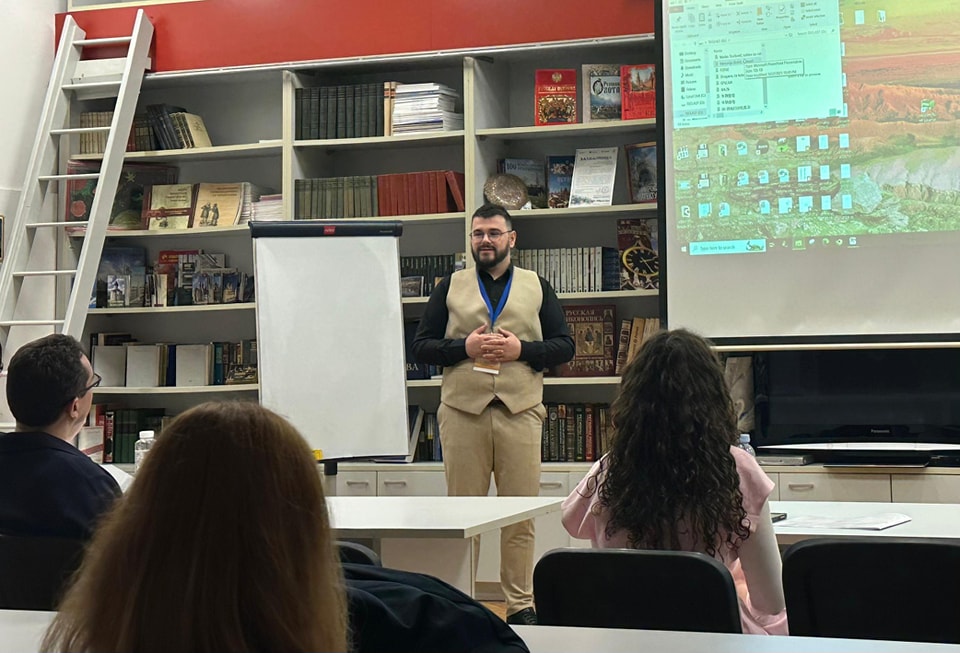Profesor Emir Avdić predstavio istraživanje o digitalnoj pismenosti na međunarodnom kongresu u Beogradu