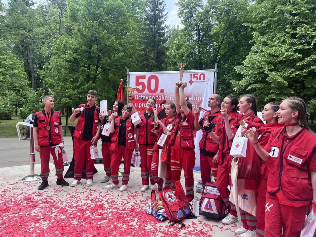 Crveni krst Rožaje osvojio dva pehara na državnom takmičenju: Zlatom se okitila ekipa podmlatka a srebrom ekipa omladine 1 495533914 998813878904776 2317473259566753020 n Radio televizija Rožaje