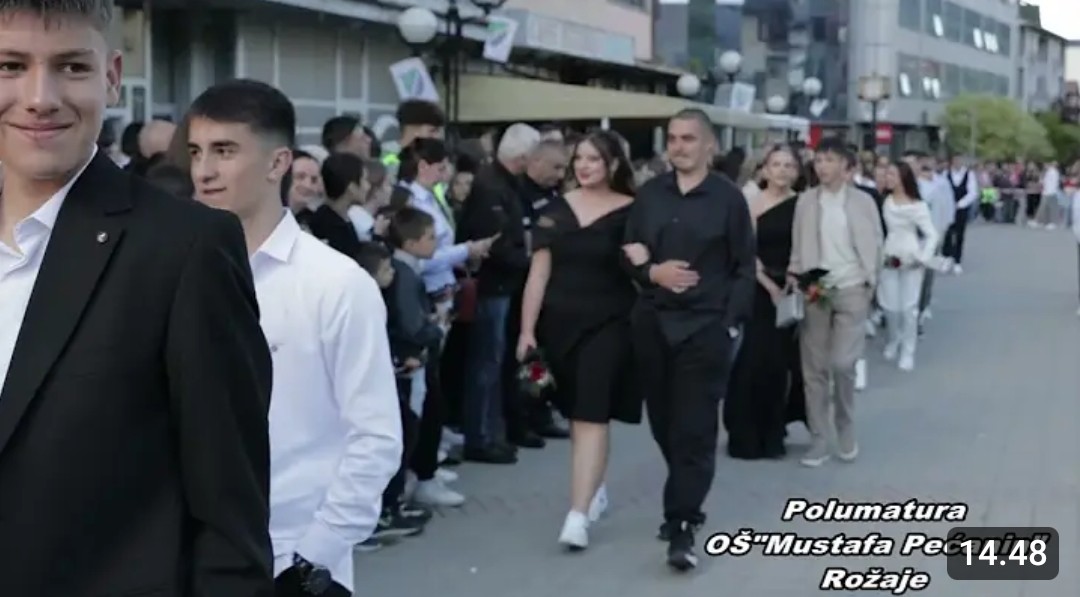 Svečani defile polumaturanata OŠ”Mustafa Pećanin” Rožaje