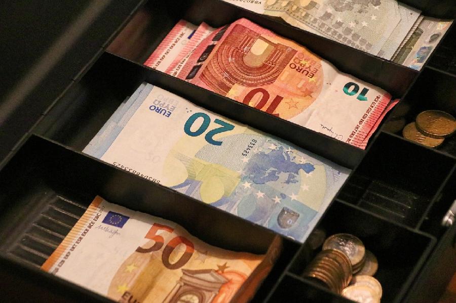 Isplata stipendija i studentskih kredita za maj