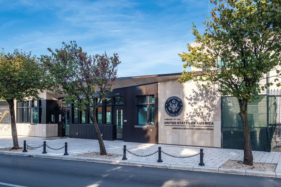 Američka ambasada u Podgorici upozorila studente iz Crne Gore na moguće posljedice u slučaju kršenja uslova boravka u SAD