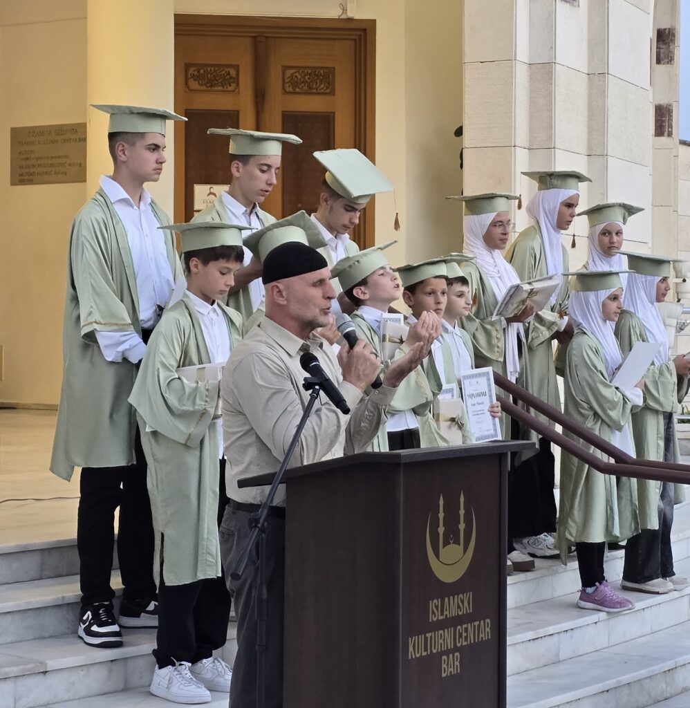 Svečanom akademijom obilježen završetak mektebske godine u Baru 2 1f966b93 a25a 417d a7c5 2fc1a2dae59f 998x1024 2 Radio televizija Rožaje