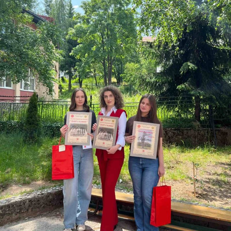 Učenice Gimnazije „30. septembar“ nagrađene na literarnom konkursu povodom 80 godina pobjede nad fašizmom 14 505305728 1020427013410129 1415173333518797747 n Radio televizija Rožaje