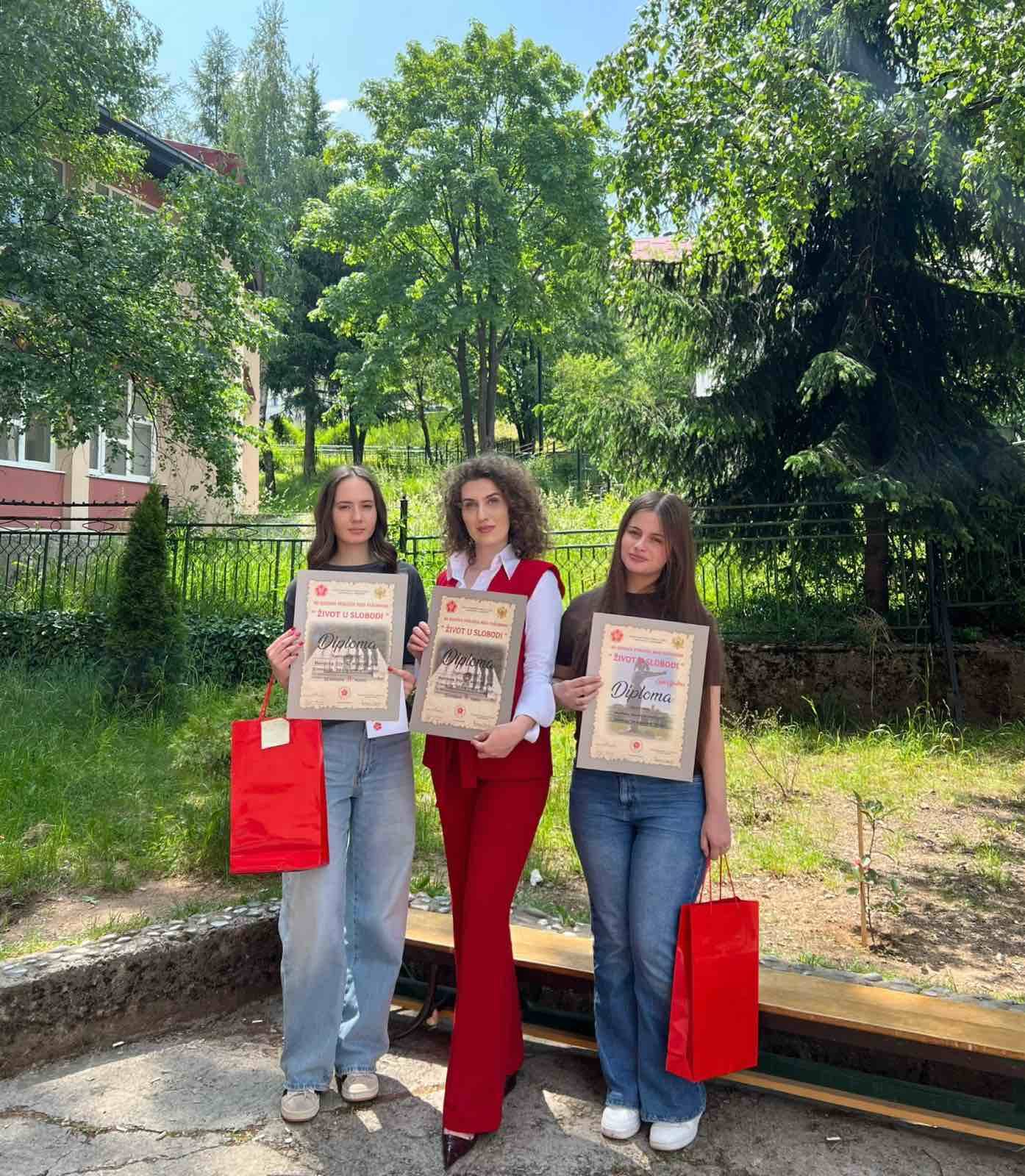 Učenice Gimnazije „30. septembar“ nagrađene na literarnom konkursu povodom 80 godina pobjede nad fašizmom