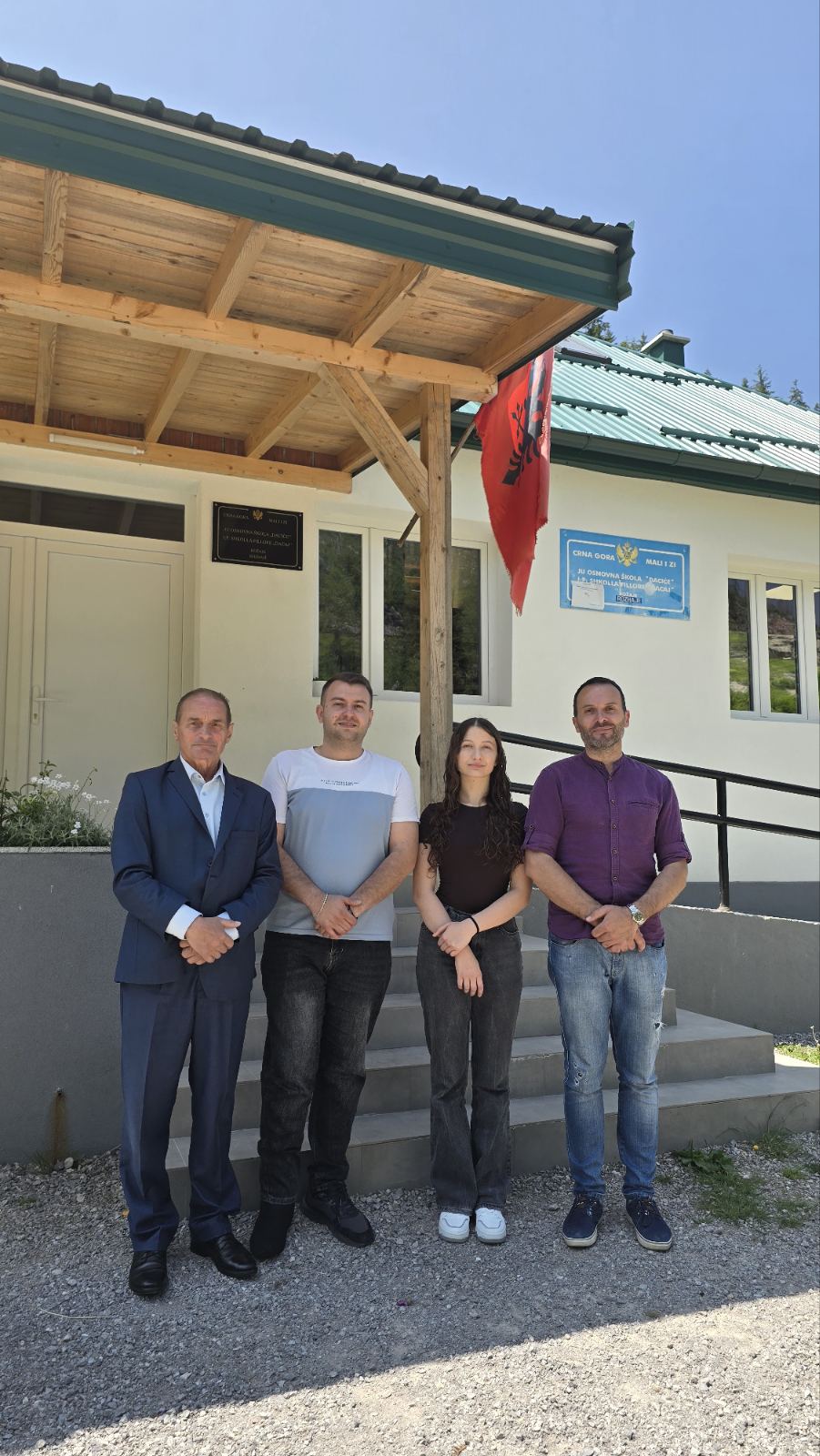 Jeta Daci nxënëse në Shkollën Fillore “Dacaj” Rozhajë ka arritur të shpërblehet me diplomën e “pishtarit”
