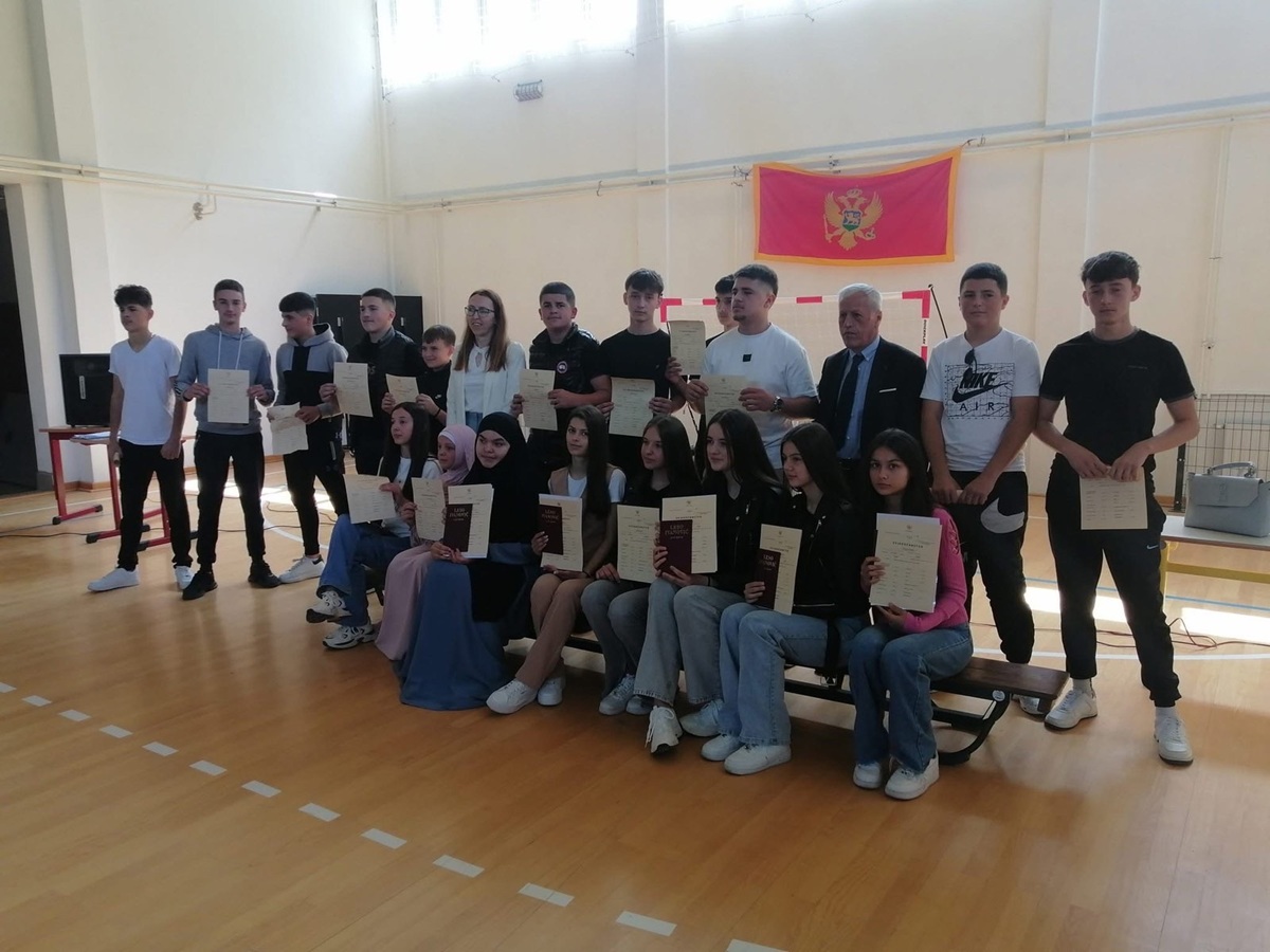 Svečana dodjela svjedočanstava u OŠ “Bać”: Ponosna generacija spremna za nove izazove