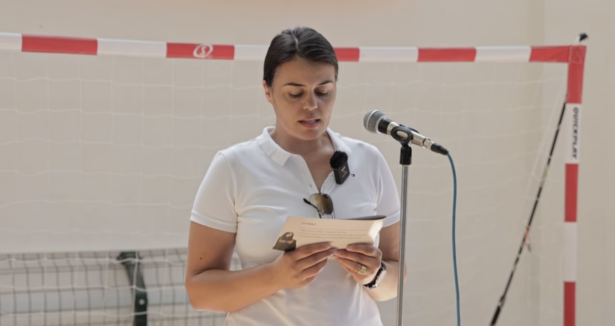 U Osnovnoj školi „Bać“ otvorena prva izložba Nejle Murić: Svijet boja i emocija