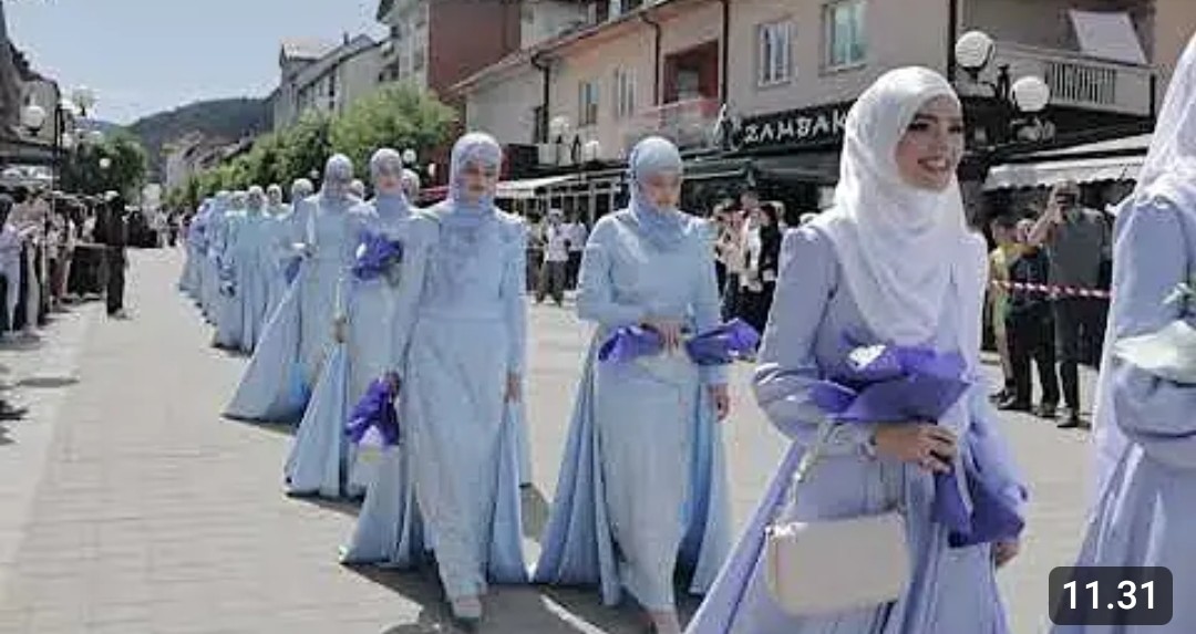 Defile maturantica i maturanata medrese “Mehmed Fatih”