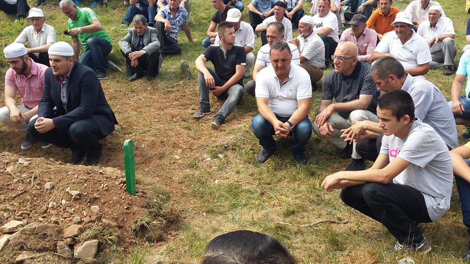 Zaim Azemović deset godina od smrti čuvara duše Sandžaka 1 Detalj sa dzenaze Zaima Azemovica 1 Radio televizija Rožaje
