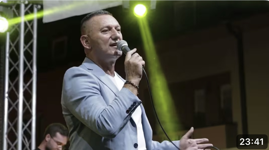 Šako Polumenta na prepunom gradskom trgu održao koncert