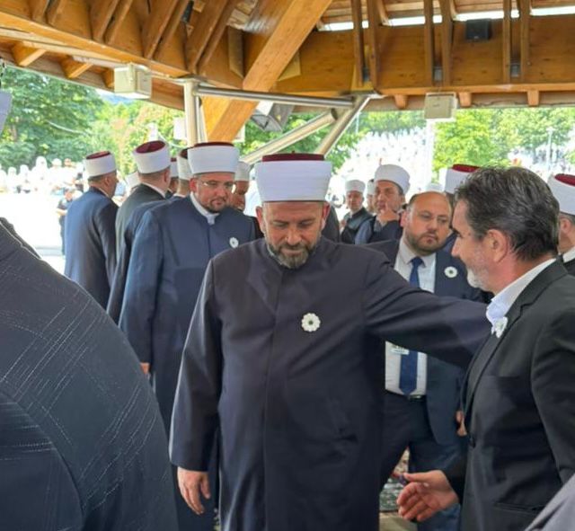 Trideset godina od genocida u Srebrenici: Dženazi prisustvovao i reis Fejzić