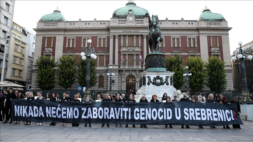 Komemorativna akcija u Beogradu: Nikada nećemo zaboraviti genocid u Srebrenici