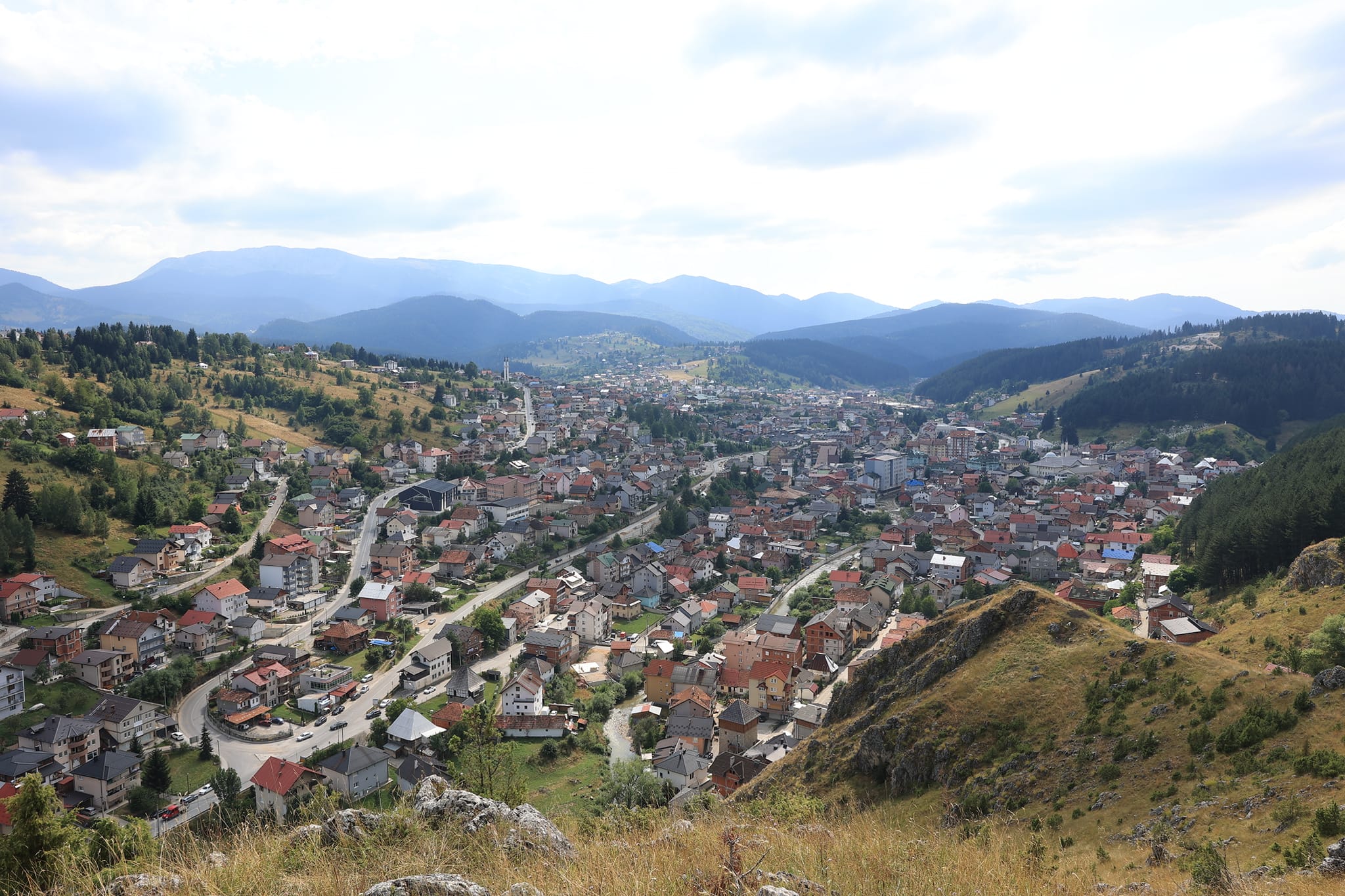 Sekretarijat za stambeno komunalne poslove i saobraćaj Opštine Rožaje obavještava građane da će se 12.08.2025. godine, u večernjim satima, vršiti zaprašivanje komaraca na teritoriji opštine Rožaje