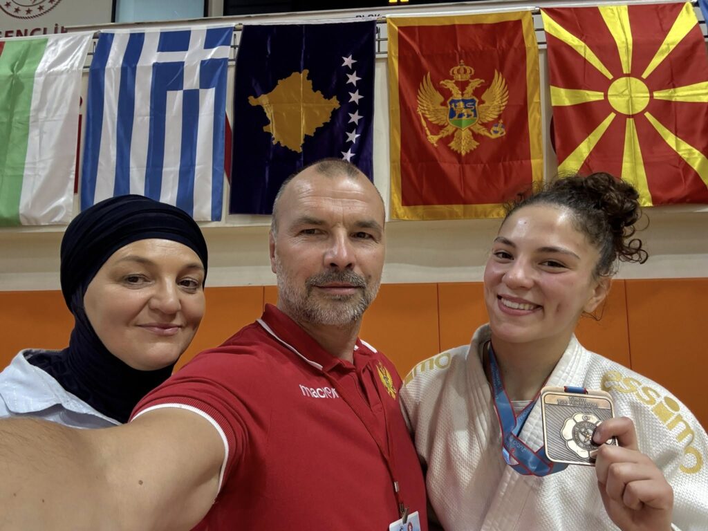 Bronza za Aišu Nurković na Balkanskom šampionatu u Turskoj 2 530795057 1643176499949669 7832918571991983271 n Radio televizija Rožaje