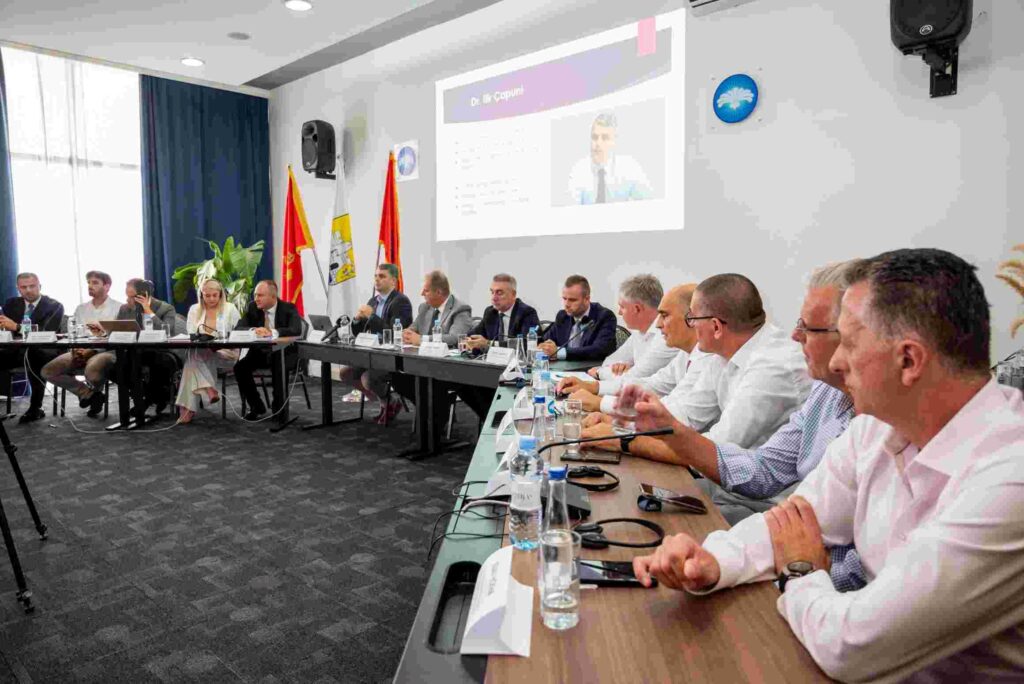 U Ulcinju održan Biznis forum u okviru “Dana dijaspore”, sa jasnom porukom da su Ulcinj i njena dijaspora prirodni partneri u razvoju 2 6 Radio televizija Rožaje