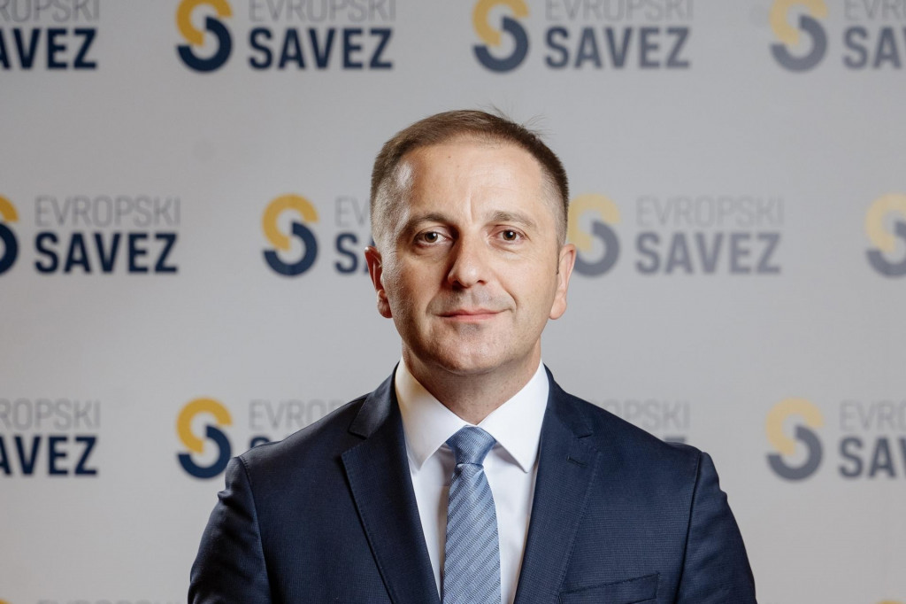 Šehović: Veći problem od spomenika Pavlu Đurišiću su oni koji dijele vlast s njegovim sljedbenicima