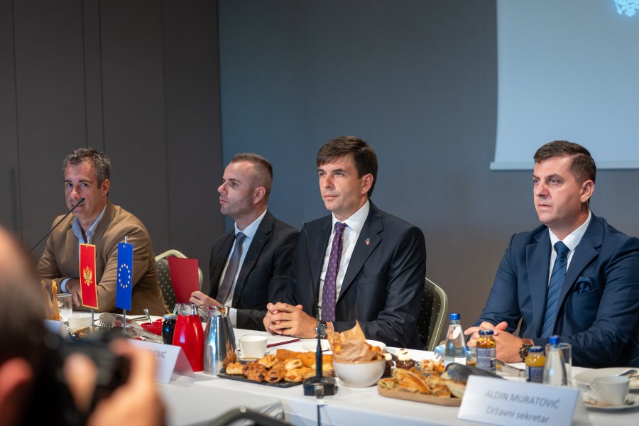 Azemović: Dijaspora u fokusu državne politike