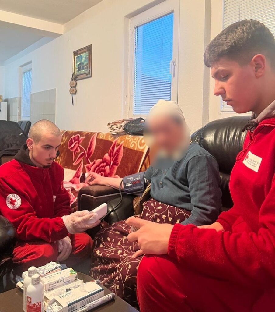 Crveni krst Rožaje sproveo vikend-akciju pomoći na seoskom području 1 582106713 18075251687265980 4216919436206896409 n Radio televizija Rožaje