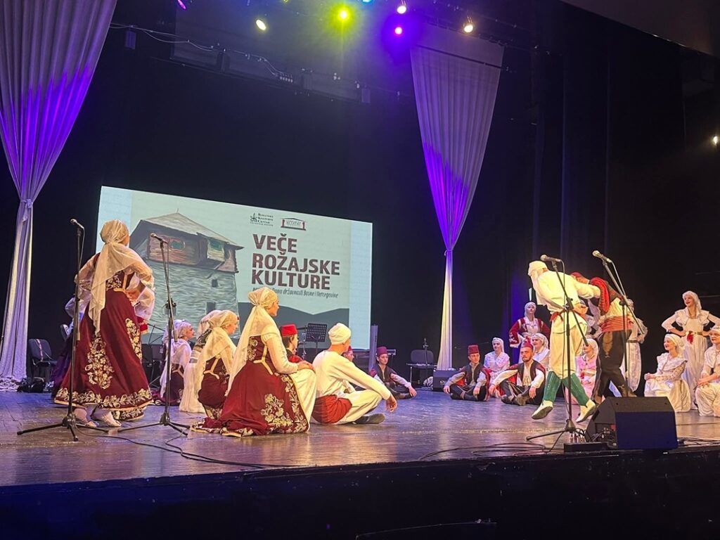 Održano “Veče rožajske kulture” u Tuzli 3 588152761 1146340787485417 1255067049915469855 n Radio televizija Rožaje