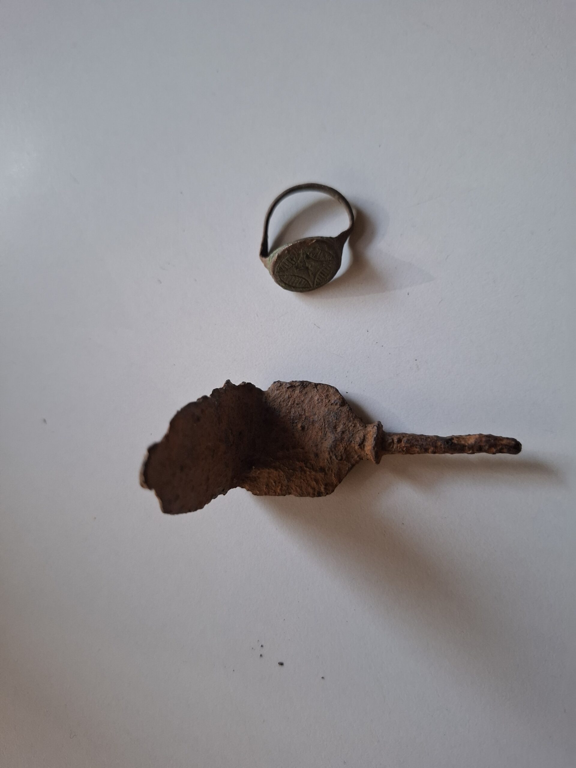 Muzej ”Ganića kula” u Rožajama bogatiji za dva izuzetno rijetka i vrijedna arheološka predmeta sa stare tvdjave “Izlit” 