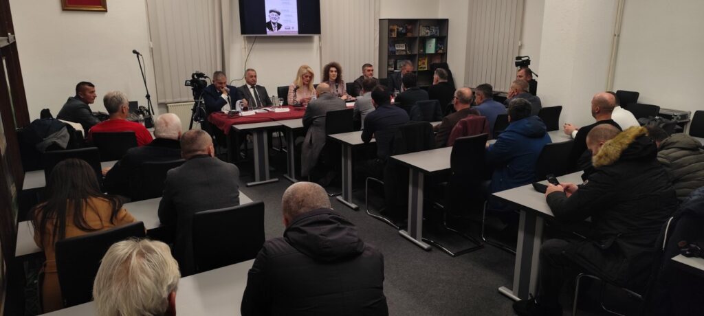 Deseti književni susreti „Zaim Azemović“ večeras počeli u Rožajama 2 IMG 4311 Radio televizija Rožaje