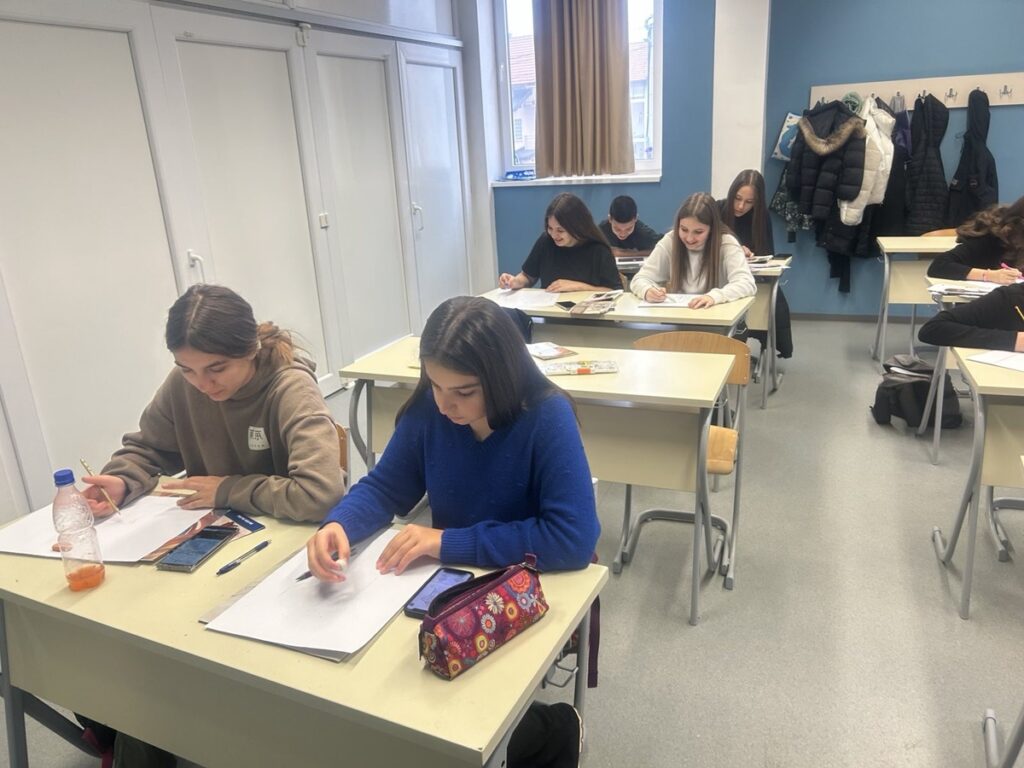 U Sarajevu održana međunarodna likovna radionica na temu "Kulturna i prirodna baština rožajskog kraja, sa posebnim akcentom na kulturnu baštinu gradova: Novog Pazara, Petnjice, Sarajeva, Peći, Plava i Gusinja" 1 IMG 4367 Radio televizija Rožaje