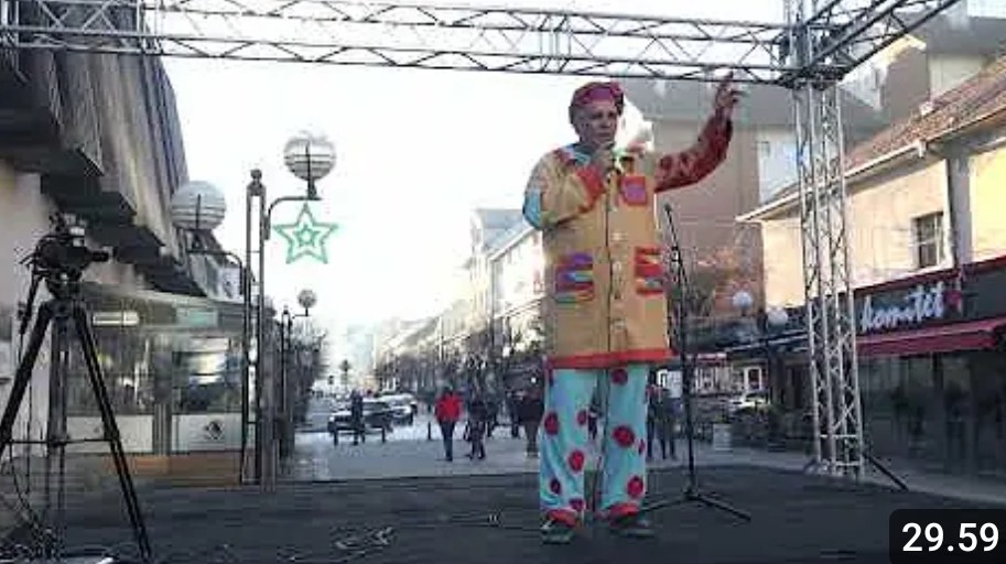 Šanta Panta zabavljao djecu na Gradskom trgu