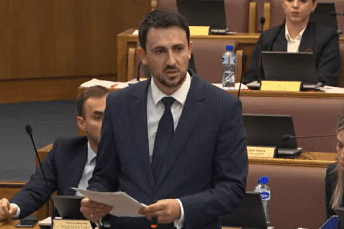 Smailović: Direktor škole u Bijelom Polju pjeva četničke pjesme, tražim hitnu reakciju ministarke