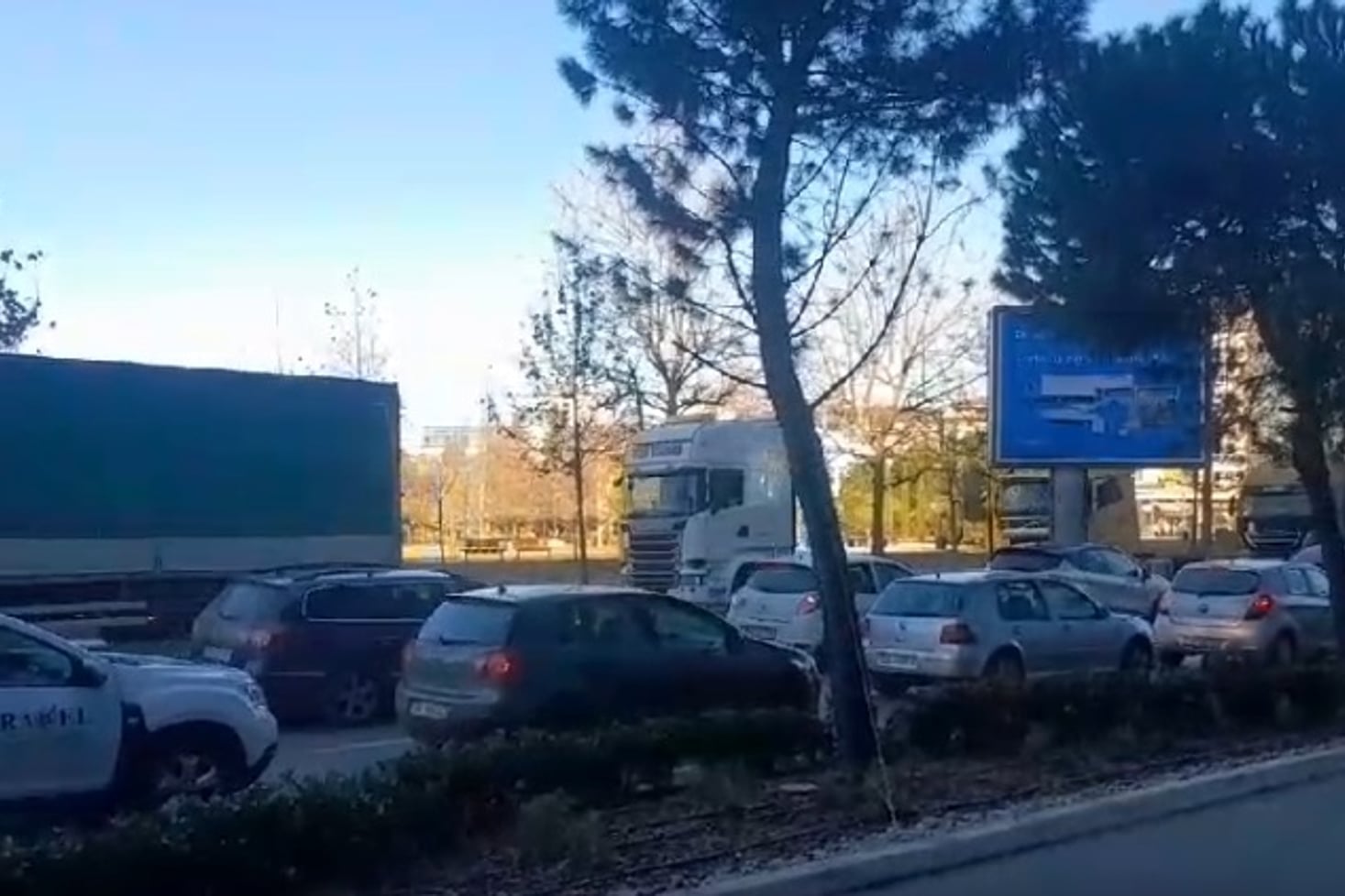 Udruženje prevoznika: Blokada saobraćaja blizu granica samo za teretna vozila