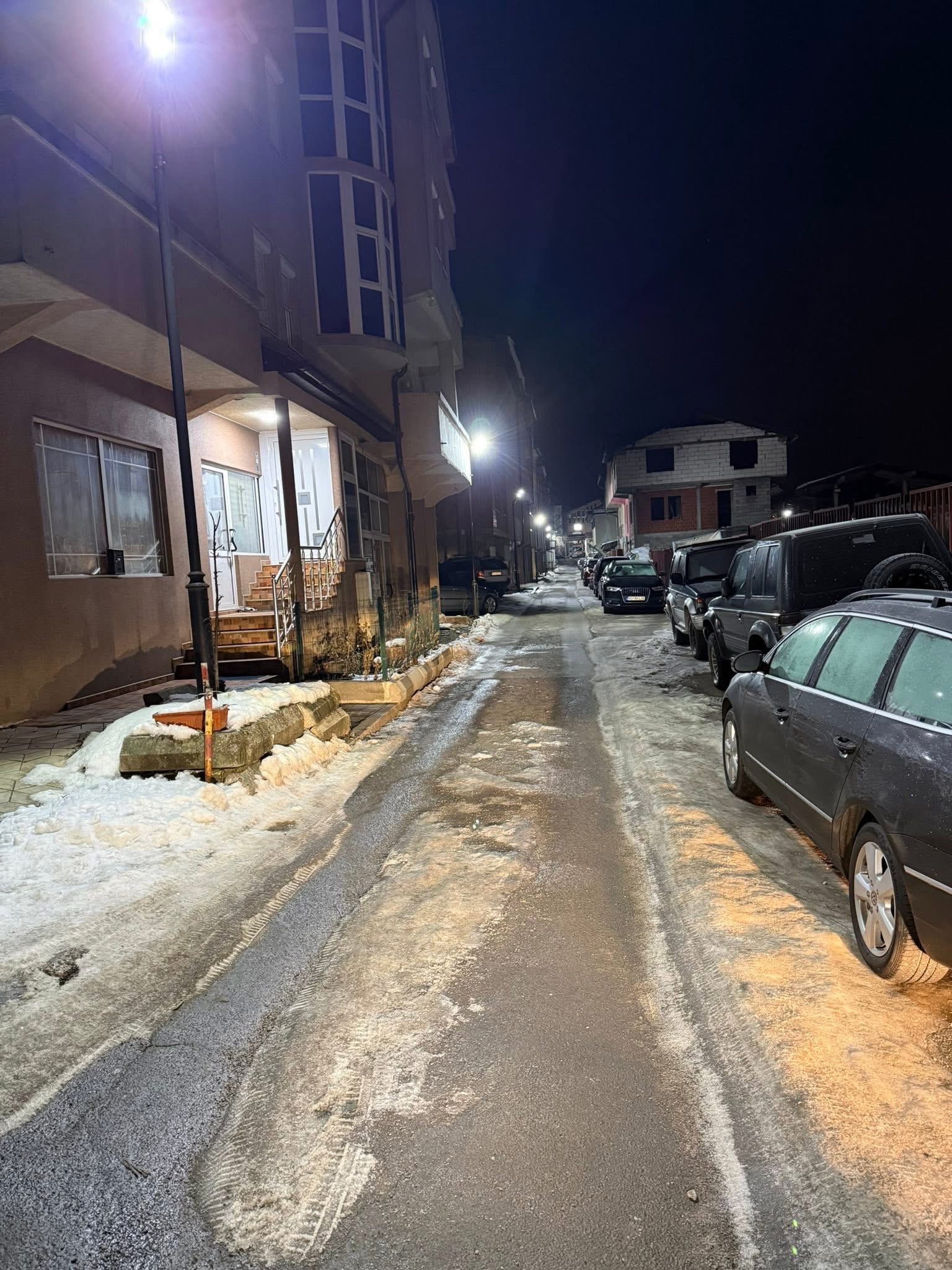 Modernizovana javna rasvjeta u Rožajama uz podršku fudbalskog reprezentativca Edvina Kuča